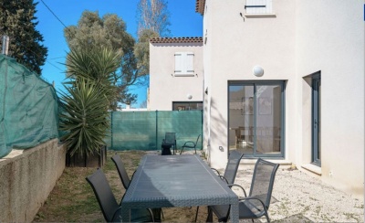 Maison neuve de 4 pièces en R+1 de 120m2 avec un jardin et un garage.